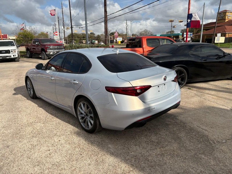 Alfa Romeo Giulia Vehicle Image 03