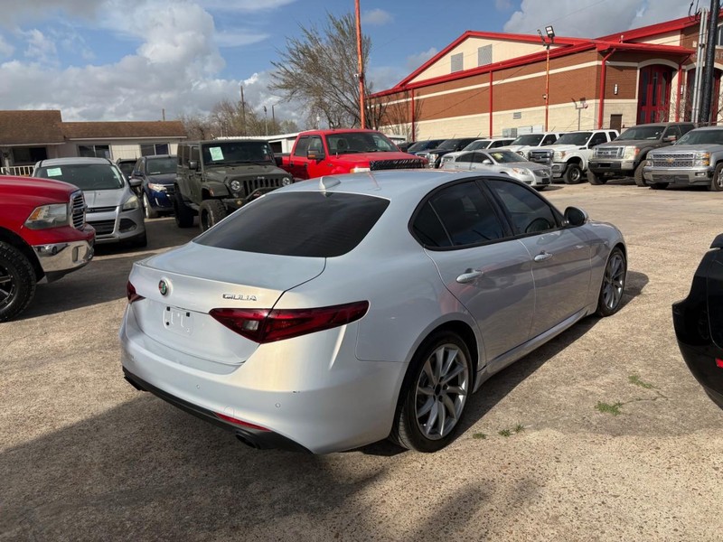 Alfa Romeo Giulia Vehicle Image 04