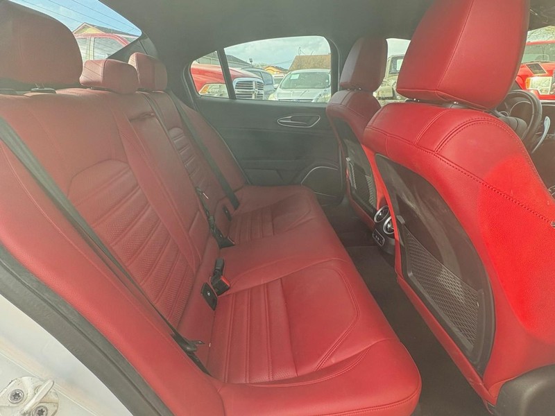 Alfa Romeo Giulia Vehicle Image 05