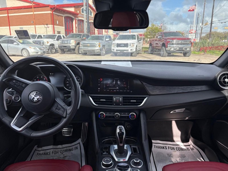 Alfa Romeo Giulia Vehicle Image 06