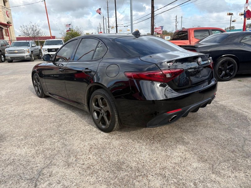 Alfa Romeo Giulia Vehicle Image 03