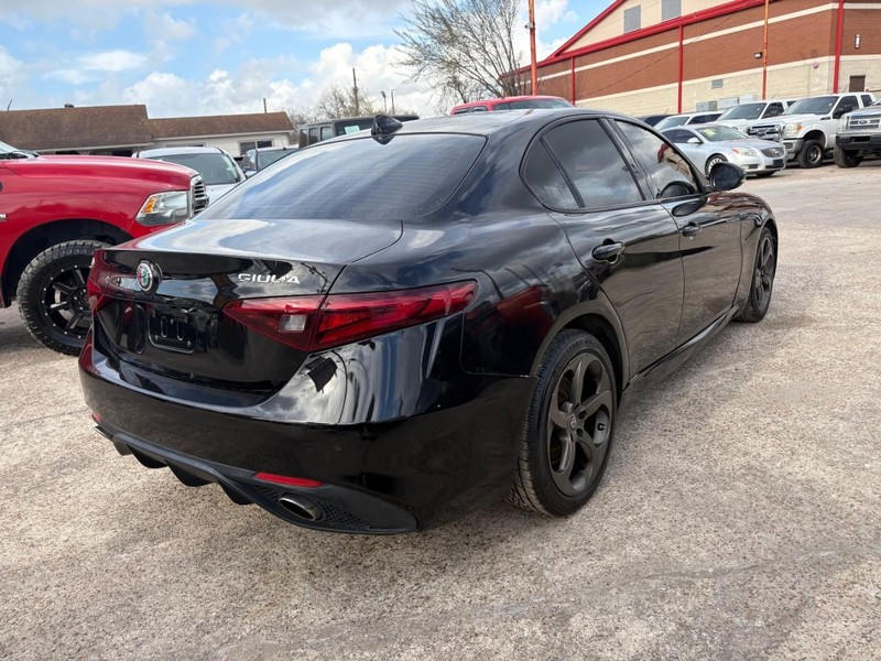 Alfa Romeo Giulia Vehicle Image 04