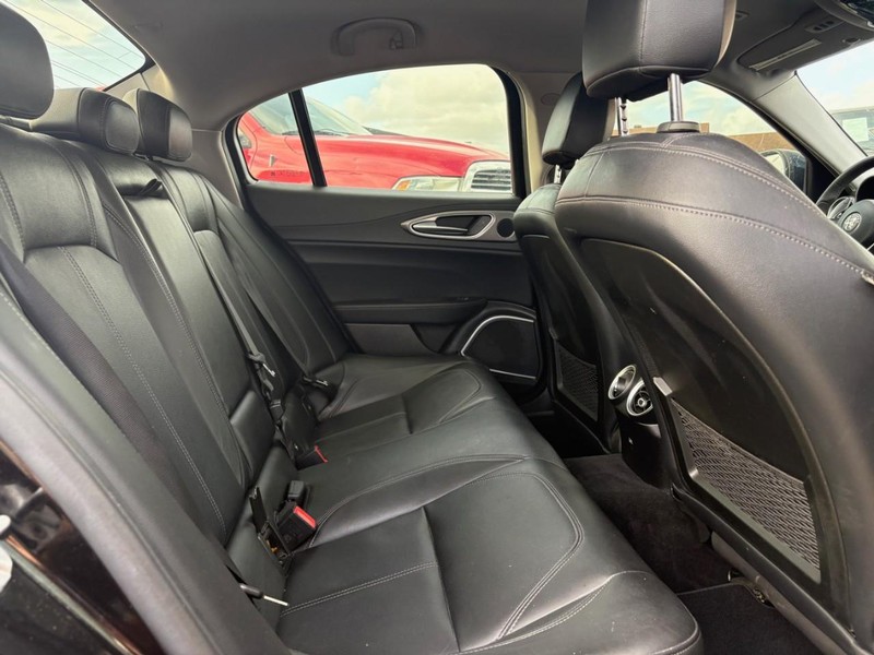 Alfa Romeo Giulia Vehicle Image 05