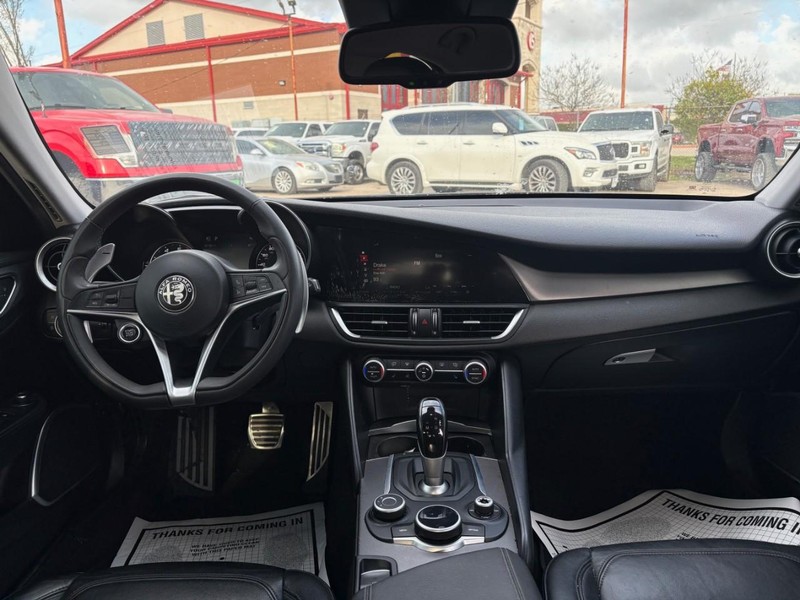 Alfa Romeo Giulia Vehicle Image 06