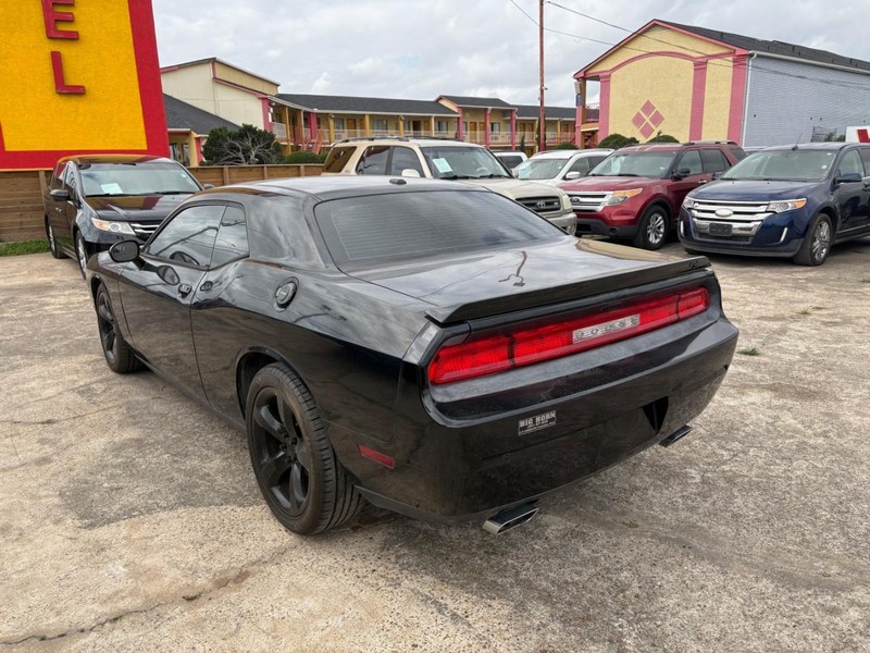Dodge Challenger Vehicle Image 03
