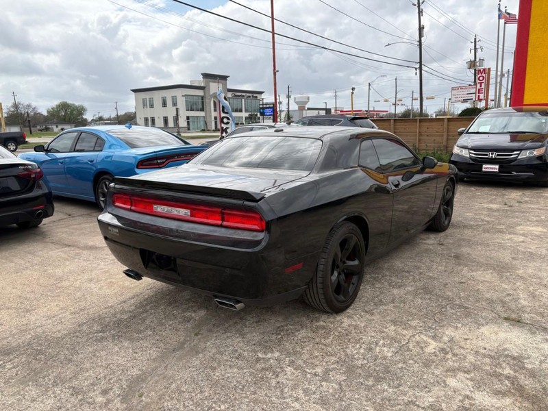 Dodge Challenger Vehicle Image 04