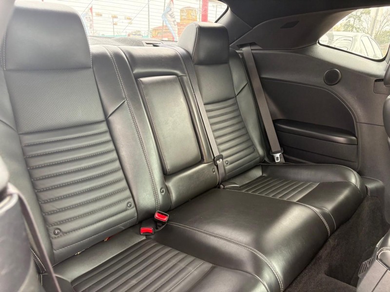 Dodge Challenger Vehicle Image 05