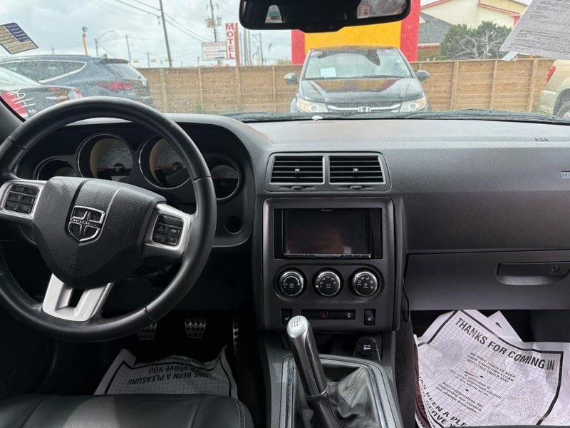 Dodge Challenger Vehicle Image 06