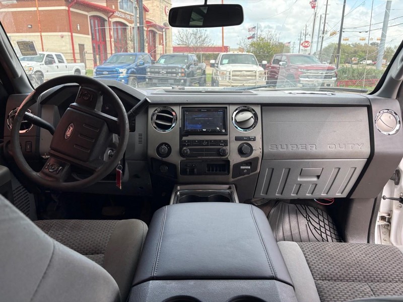 Ford Super Duty F-250 SRW Vehicle Image 06
