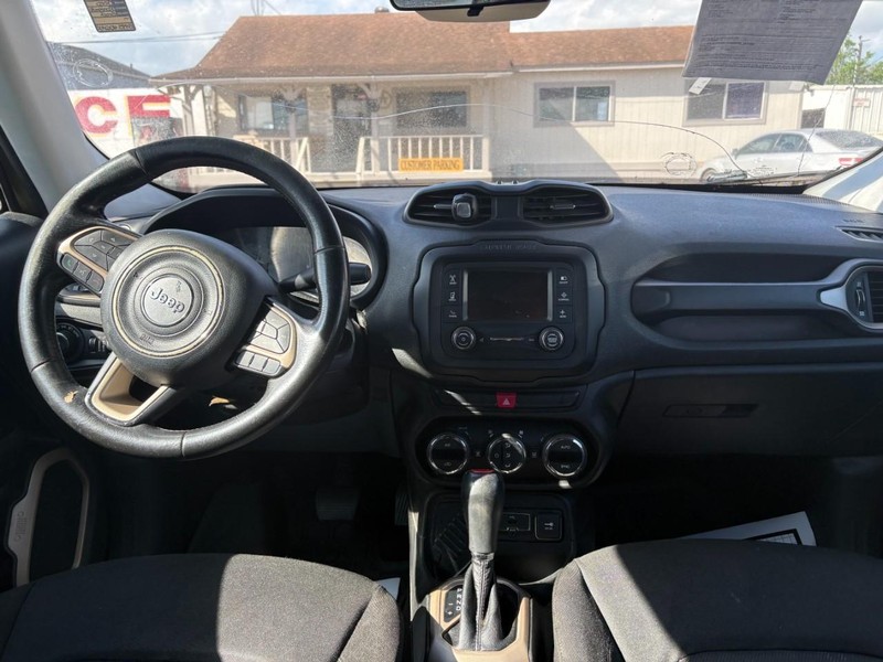 Jeep Renegade Vehicle Image 05