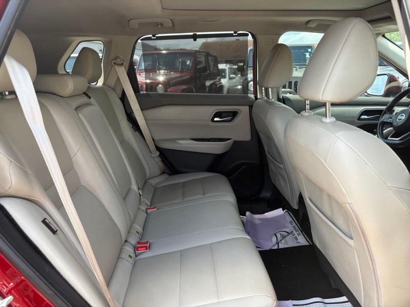 Nissan Rogue Vehicle Image 05