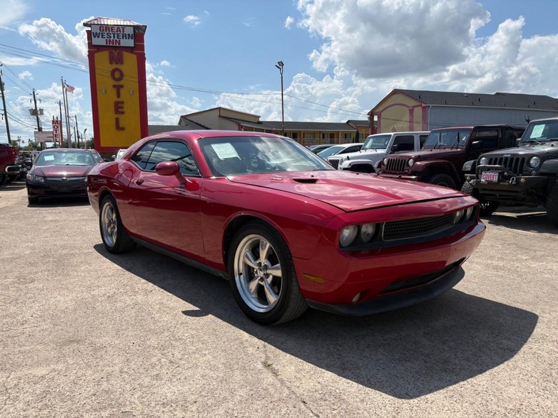 Dodge Challenger Vehicle Image 02