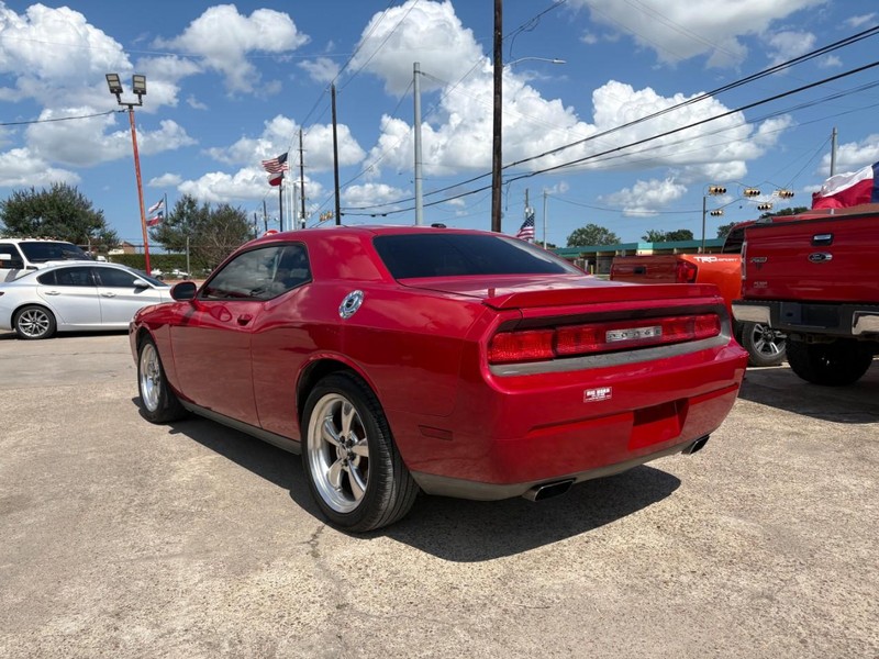 Dodge Challenger Vehicle Image 03