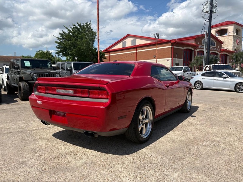 Dodge Challenger Vehicle Image 04