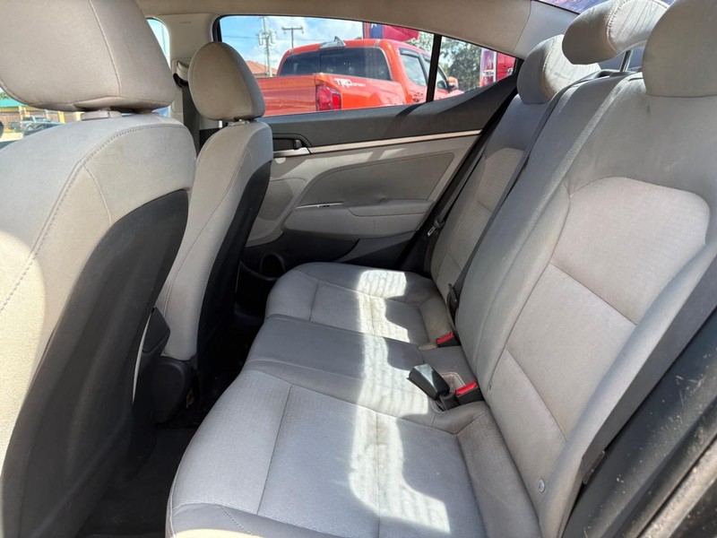 Hyundai Elantra Vehicle Image 05