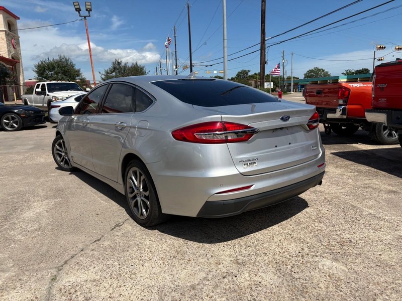 Ford Fusion Vehicle Image 03