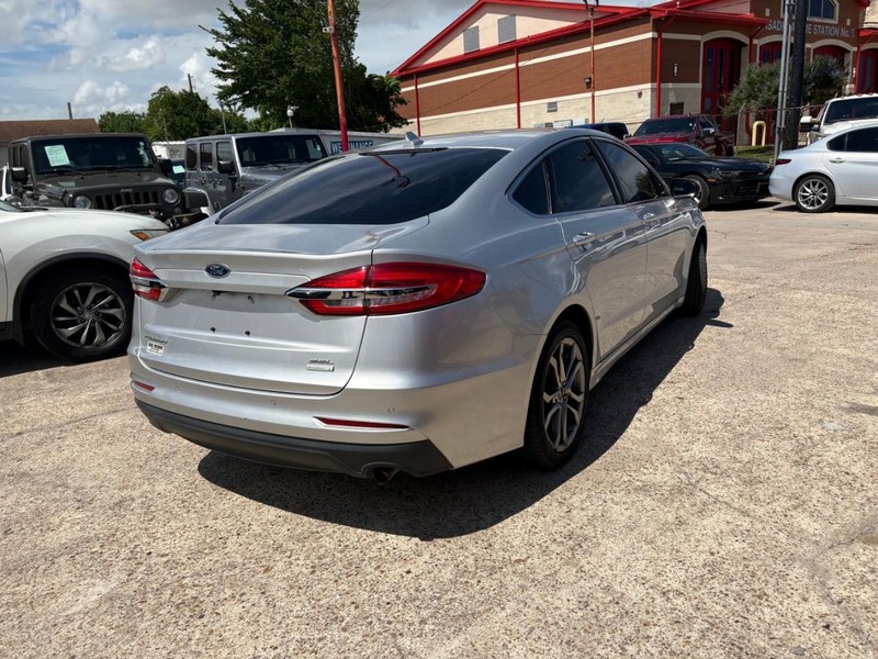Ford Fusion Vehicle Image 04