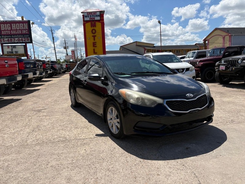 Kia Forte Vehicle Image 02
