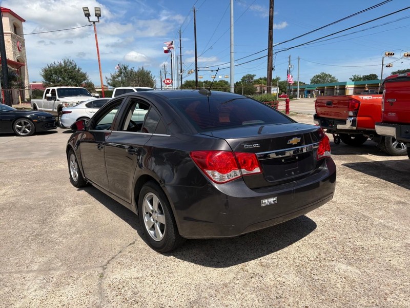 Chevrolet Cruze Limited Vehicle Image 03
