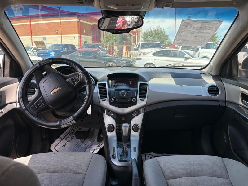 Chevrolet Cruze Limited Vehicle Image 06