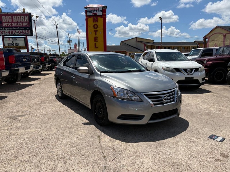 Nissan Sentra Vehicle Image 02