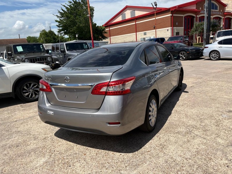 Nissan Sentra Vehicle Image 04