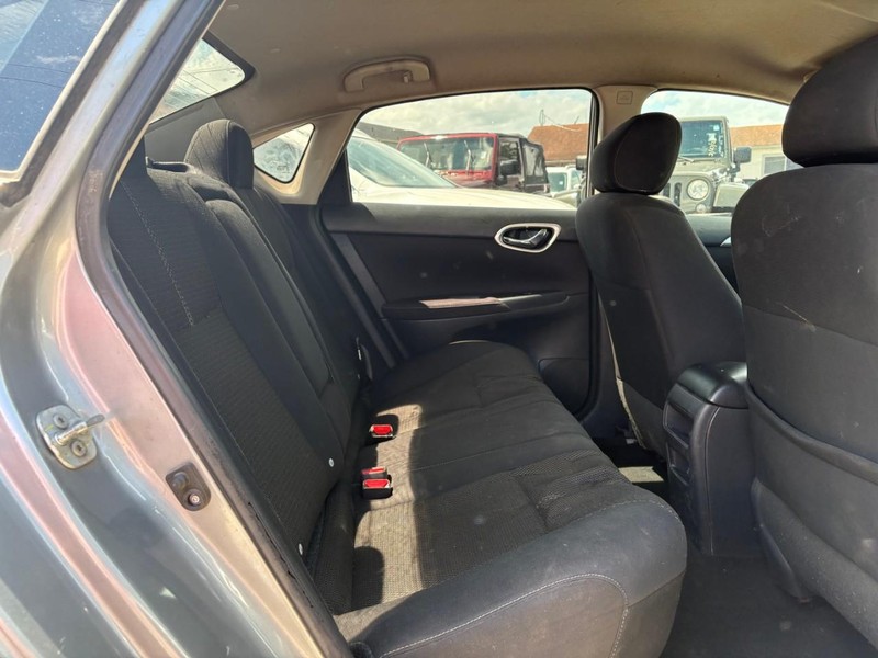Nissan Sentra Vehicle Image 05