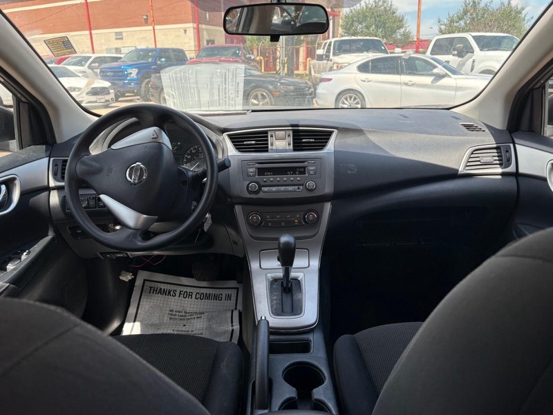 Nissan Sentra Vehicle Image 06