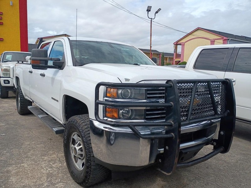 Chevrolet Silverado 2500HD Vehicle Image 02
