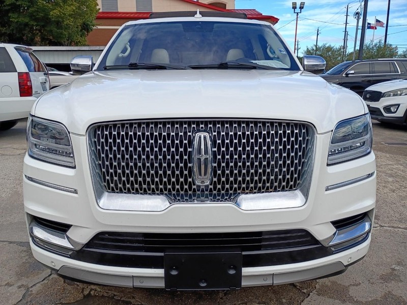 Lincoln Navigator L Vehicle Image 02
