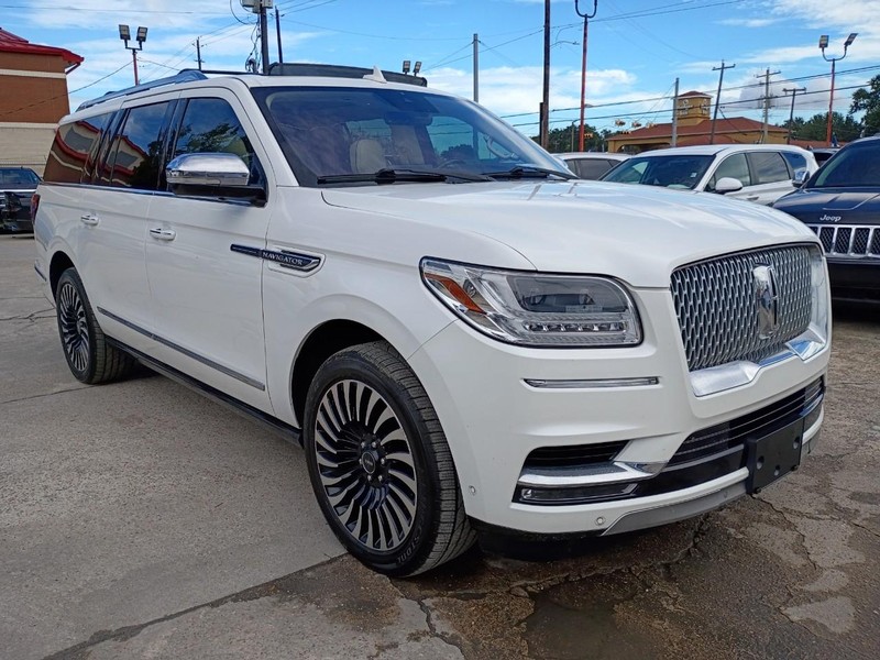 Lincoln Navigator L Vehicle Image 03