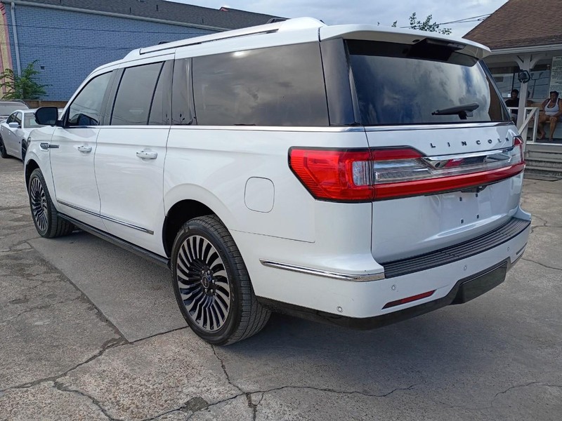Lincoln Navigator L Vehicle Image 04