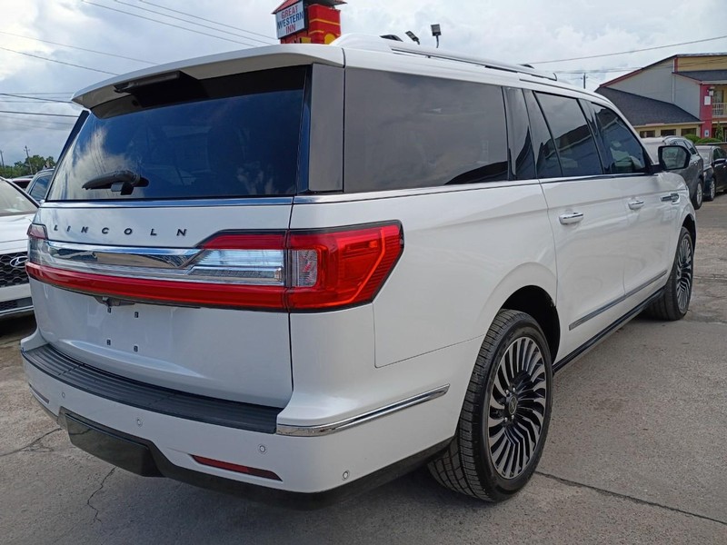 Lincoln Navigator L Vehicle Image 06