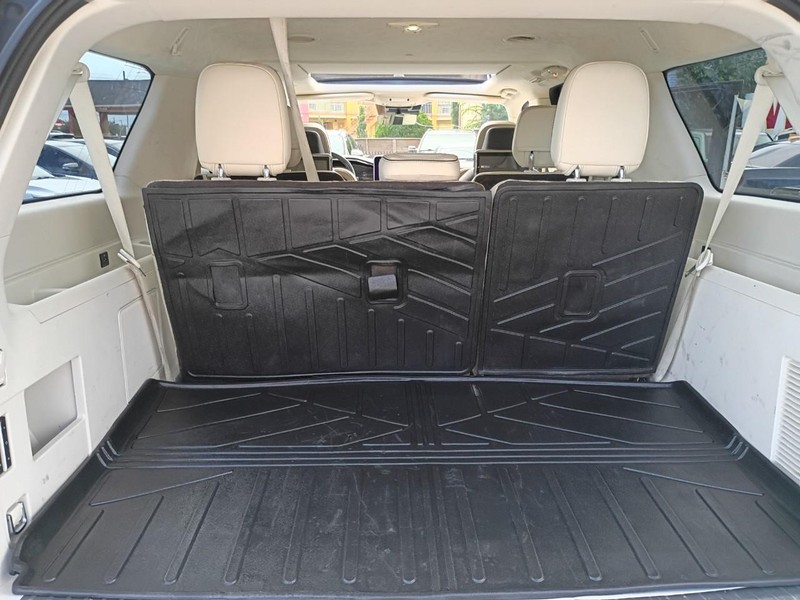 Lincoln Navigator L Vehicle Image 11