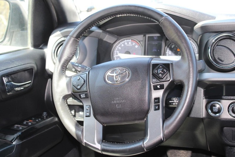 Toyota Tacoma 4WD Vehicle Image 11