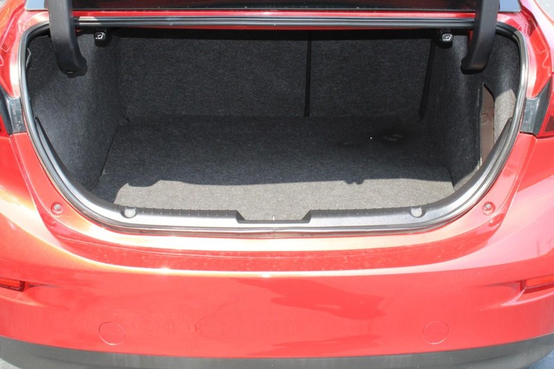 Mazda MAZDA3 4-Door Vehicle Image 07