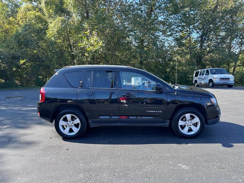 2016 Jeep Compass Latitude photo 2