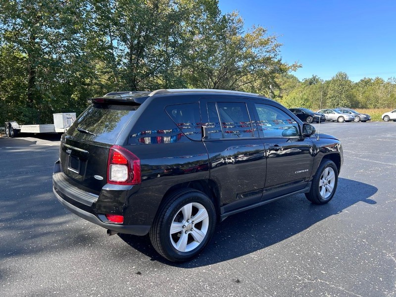 2016 Jeep Compass Latitude photo 3