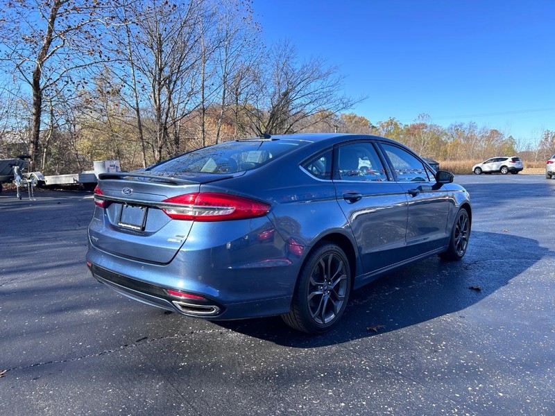 2018 Ford Fusion SE photo 3