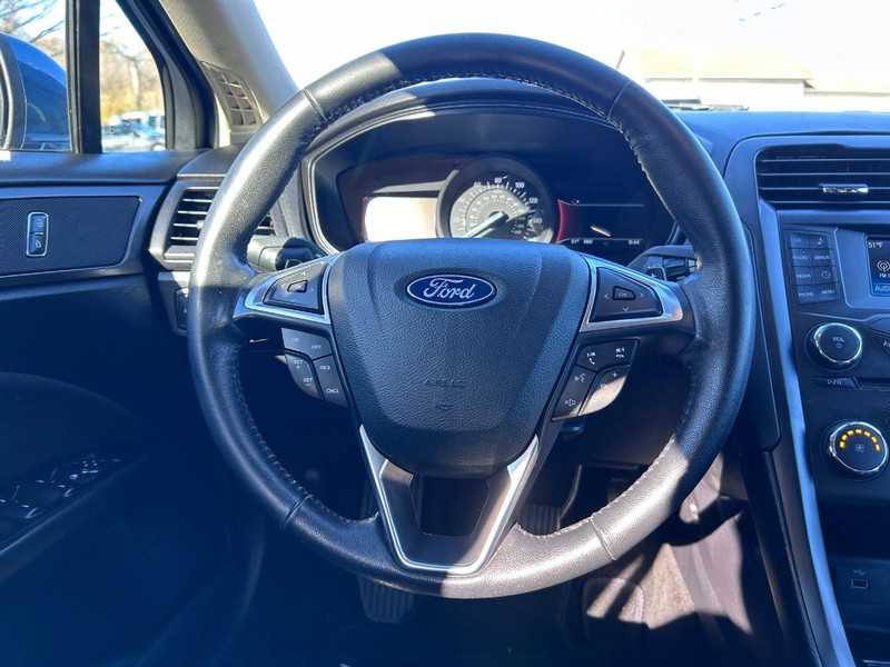 2018 Ford Fusion SE photo 9