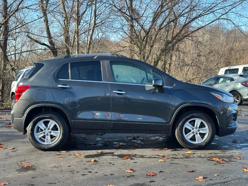 2018 Chevrolet Trax LT photo 2