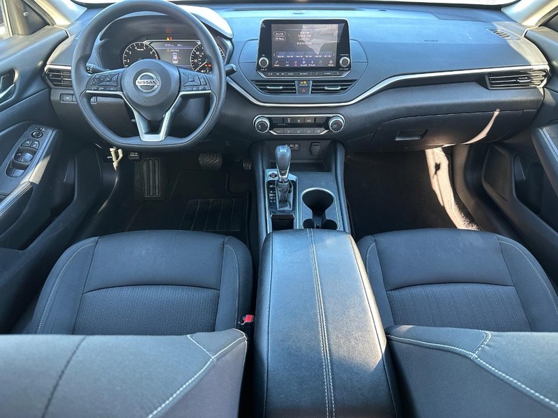 2022 Nissan Altima SV photo 11