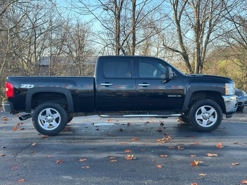 2011 Chevrolet Silverado 2500HD LTZ photo 2