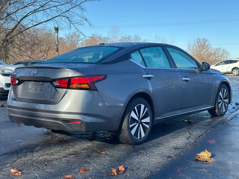 2022 Nissan Altima SV photo 3