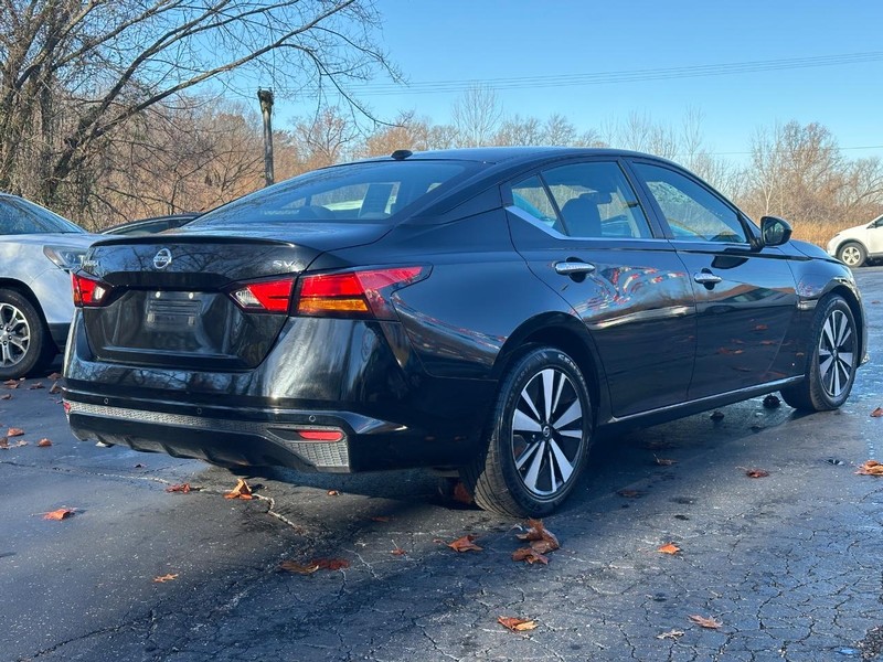 2022 Nissan Altima SV photo 3