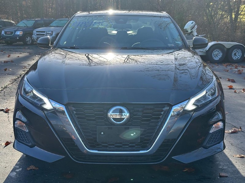 2022 Nissan Altima SV photo 9