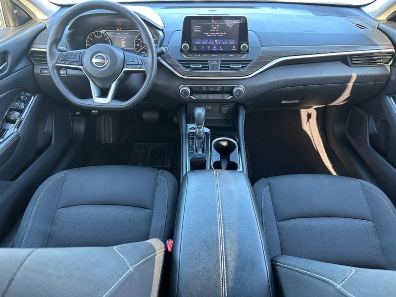 2023 Nissan Altima SV photo 11