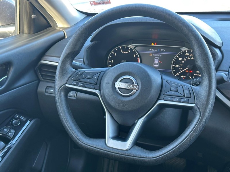 2023 Nissan Altima SV photo 12