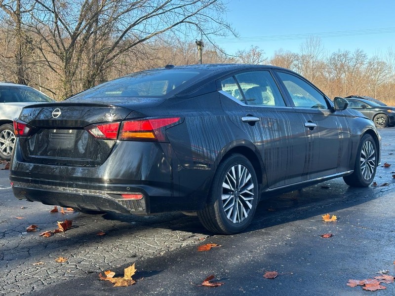 2023 Nissan Altima SV photo 3