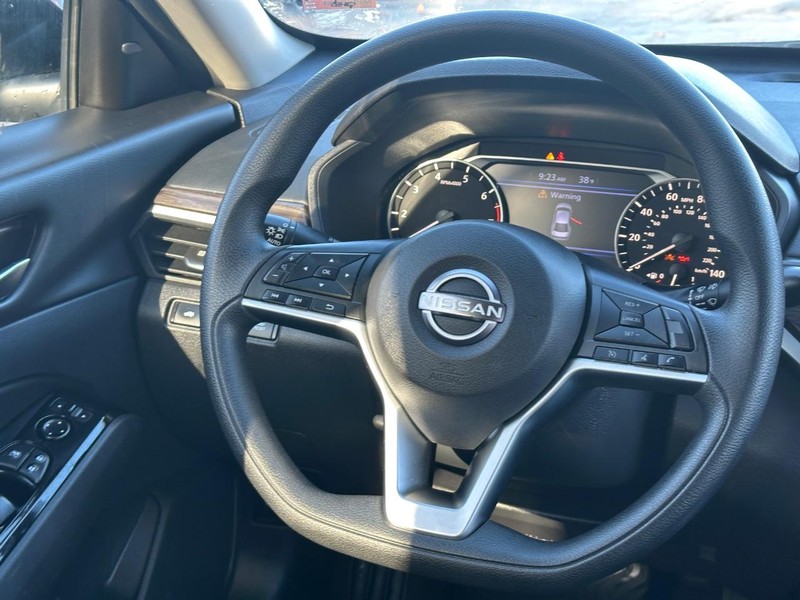 2023 Nissan Altima SV photo 12